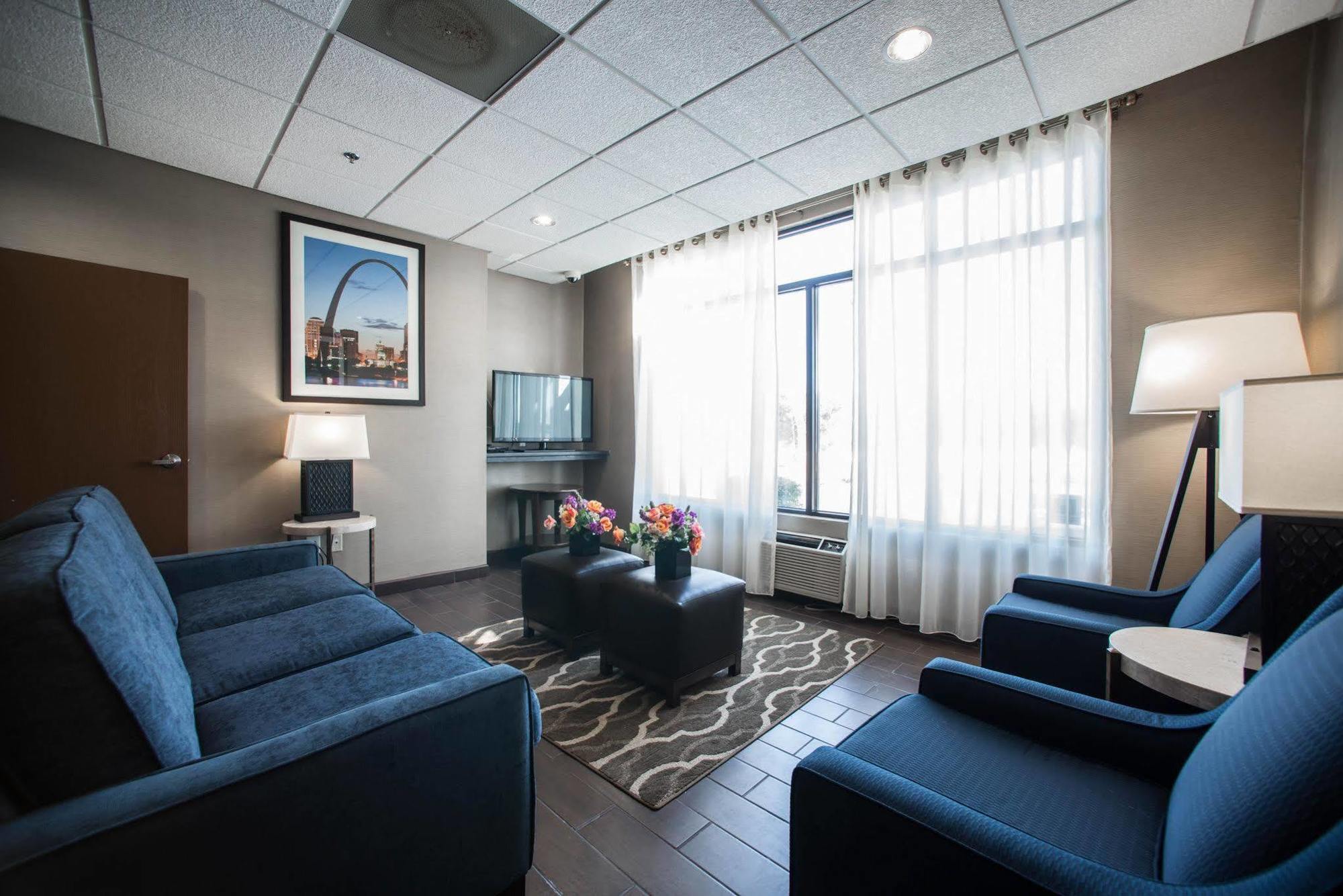 Comfort Inn & Suites St Louis-Hazelwood Exteriér fotografie